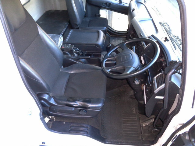 三菱ふそうファイターアルミウイング中型（4t）[写真35]