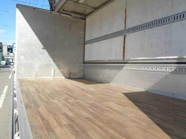 三菱ふそうファイターアルミウイング中型（4t）[写真08]