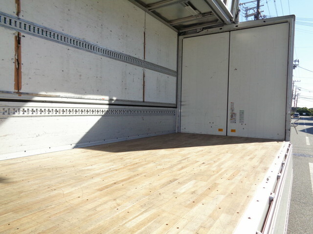 三菱ふそうファイターアルミウイング中型（4t）[写真09]