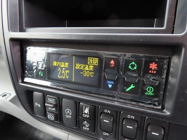 日野デュトロ冷凍車（冷蔵車）小型（2t・3t）[写真18]