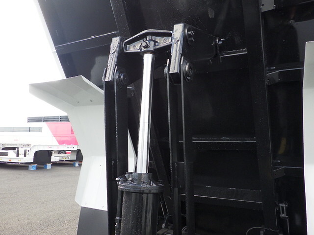 三菱ふそうファイターダンプ中型（4t）[写真12]