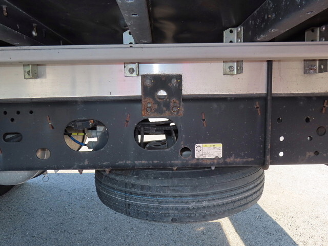 いすゞフォワードアルミウイング中型（4t）[写真12]