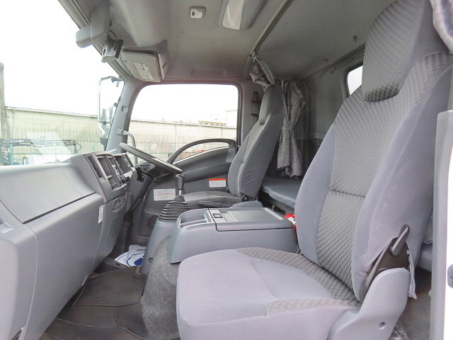 いすゞフォワードアルミウイング中型（4t）[写真21]