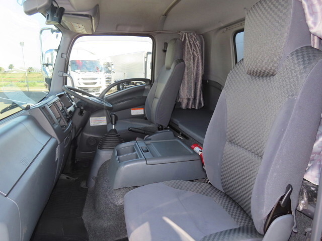 いすゞフォワードアルミウイング中型（4t）[写真22]