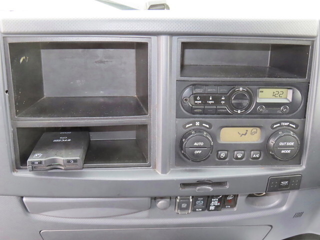 いすゞフォワードアルミウイング中型（4t）[写真24]