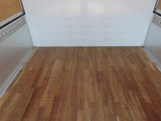 いすゞフォワードアルミウイング中型（4t）[写真28]