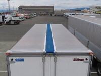 いすゞフォワードアルミウイング中型（4t）[写真09]