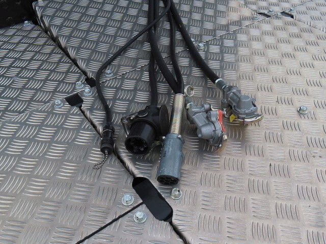 三菱ふそうスーパーグレートトレーラーヘッド（トラクターヘッド）大型（10t）[写真20]