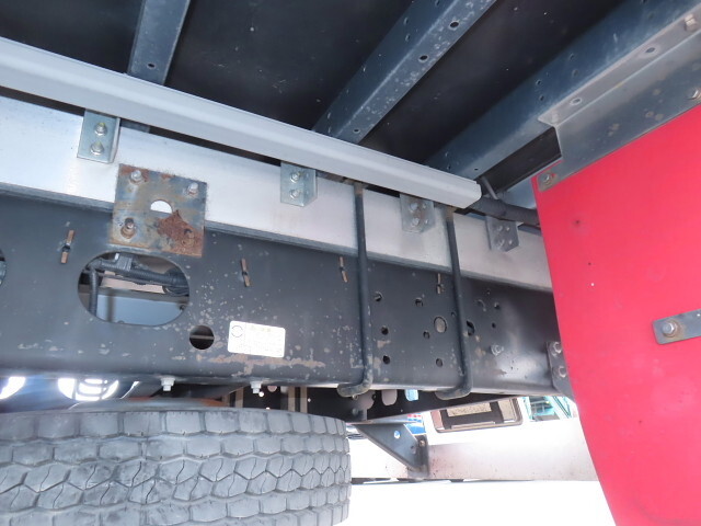 いすゞフォワードアルミウイング中型（4t）[写真10]