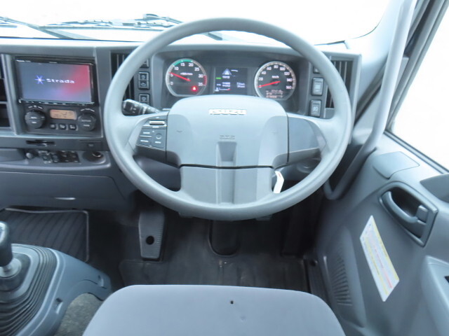 いすゞフォワードアルミウイング中型（4t）[写真21]