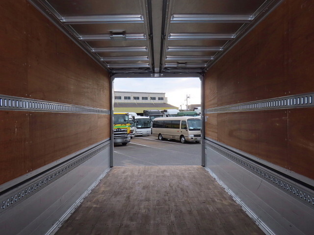 いすゞフォワードアルミウイング中型（4t）[写真28]