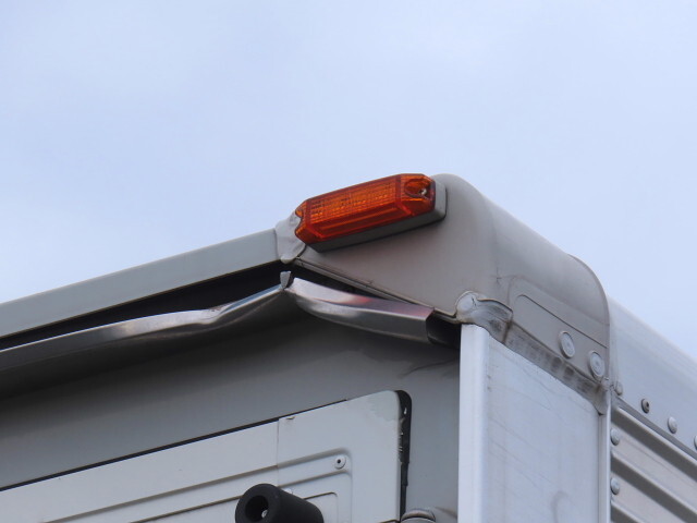 いすゞフォワードアルミウイング中型（4t）[写真30]