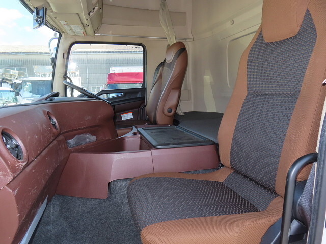 日野プロフィアアルミウイング大型（10t）[写真19]