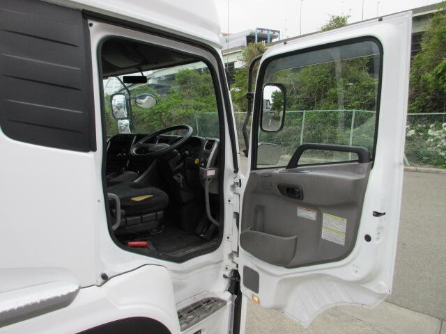 日産クオントレーラーヘッド（トラクターヘッド）大型（10t）[写真17]