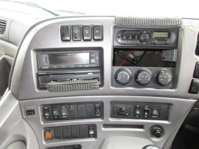 日産クオントレーラーヘッド（トラクターヘッド）大型（10t）[写真19]