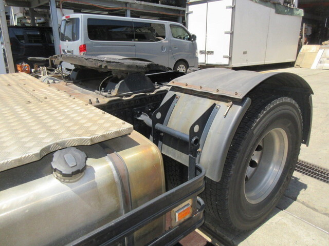 日産クオントレーラーヘッド（トラクターヘッド）大型（10t）[写真12]