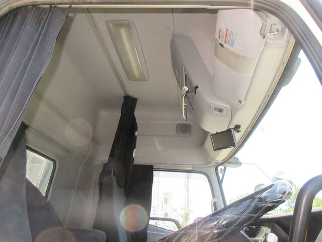 日産クオントレーラーヘッド（トラクターヘッド）大型（10t）[写真20]