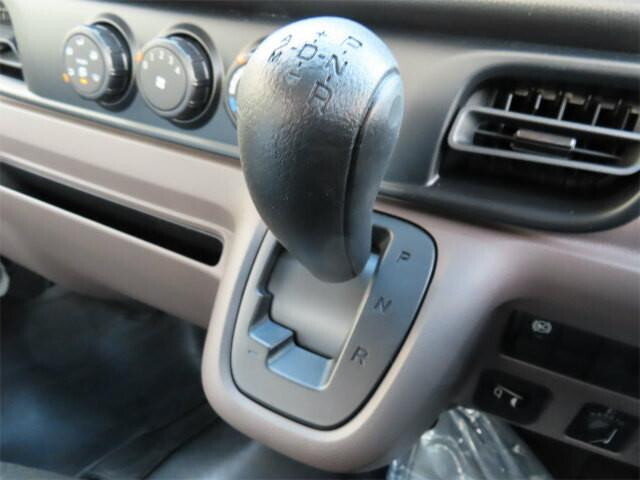 三菱ふそうキャンター平ボディ小型（2t・3t）[写真16]