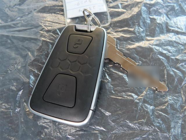 三菱ふそうキャンター平ボディ小型（2t・3t）[写真20]