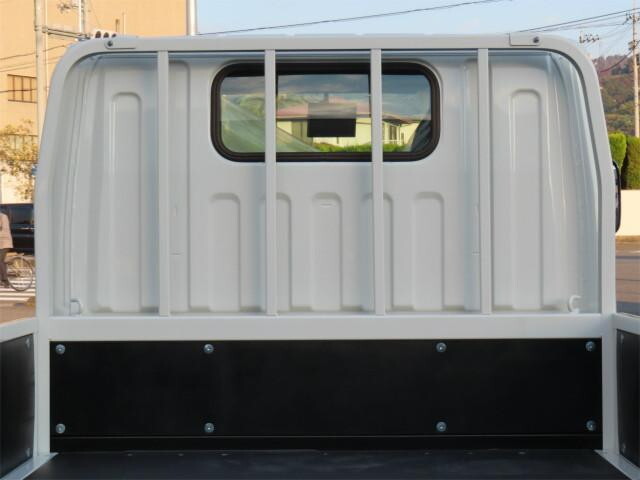 三菱ふそうキャンター平ボディ小型（2t・3t）[写真24]