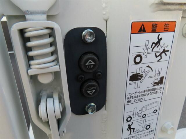 三菱ふそうキャンター平ボディ小型（2t・3t）[写真28]