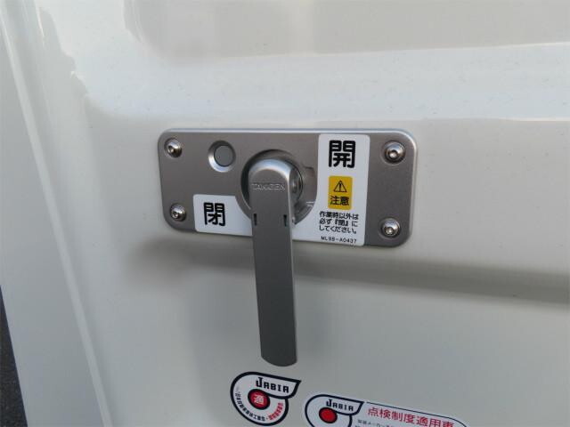 三菱ふそうキャンター平ボディ小型（2t・3t）[写真29]