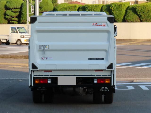 三菱ふそうキャンター平ボディ小型（2t・3t）[写真07]