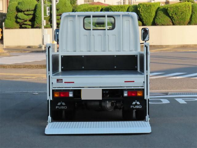 三菱ふそうキャンター平ボディ小型（2t・3t）[写真08]