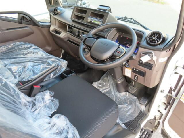 三菱ふそうキャンター平ボディ小型（2t・3t）[写真09]