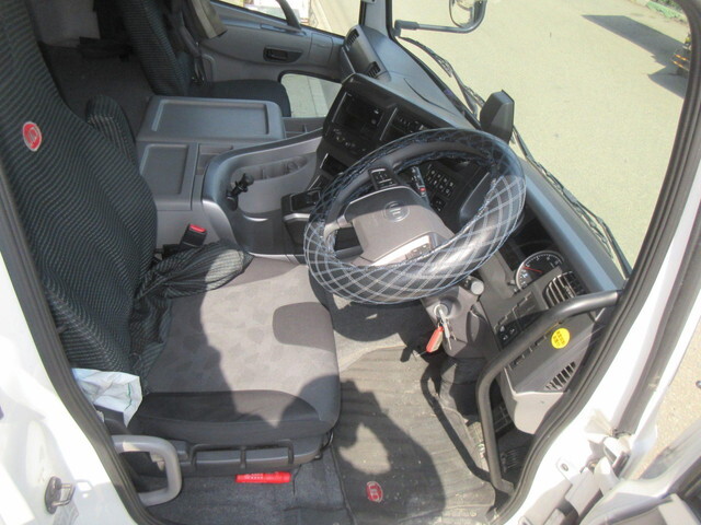 日産クオントレーラーヘッド（トラクターヘッド）大型（10t）[写真23]