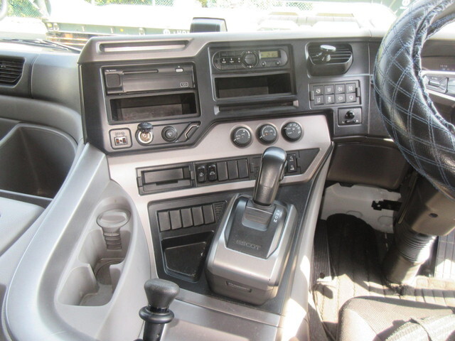 日産クオントレーラーヘッド（トラクターヘッド）大型（10t）[写真24]