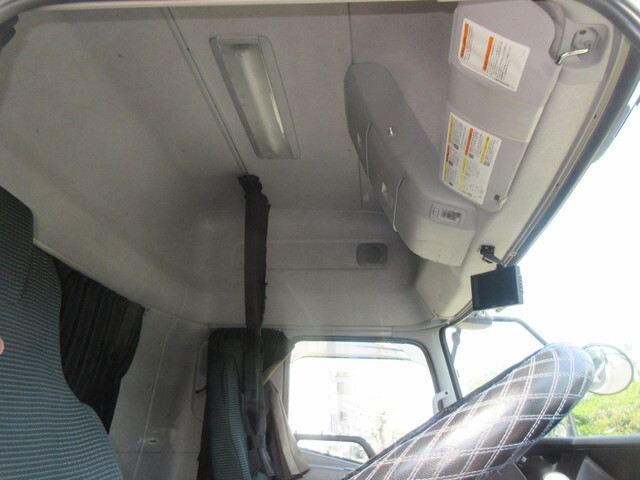 日産クオントレーラーヘッド（トラクターヘッド）大型（10t）[写真25]