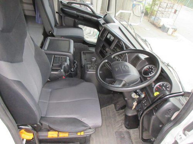 日野プロフィアトレーラーヘッド（トラクターヘッド）大型（10t）[写真17]