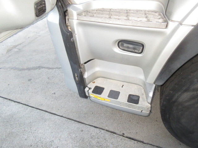 日産クオントレーラーヘッド（トラクターヘッド）大型（10t）[写真25]