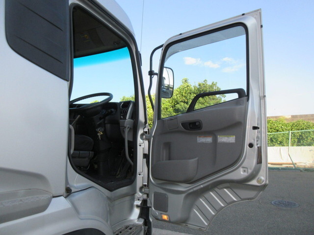 日産クオントレーラーヘッド（トラクターヘッド）大型（10t）[写真29]