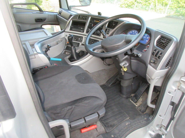 日産クオントレーラーヘッド（トラクターヘッド）大型（10t）[写真30]