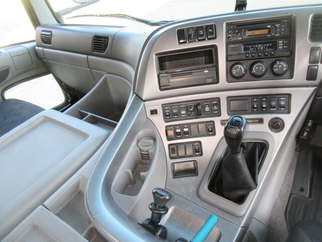 日産クオントレーラーヘッド（トラクターヘッド）大型（10t）[写真31]