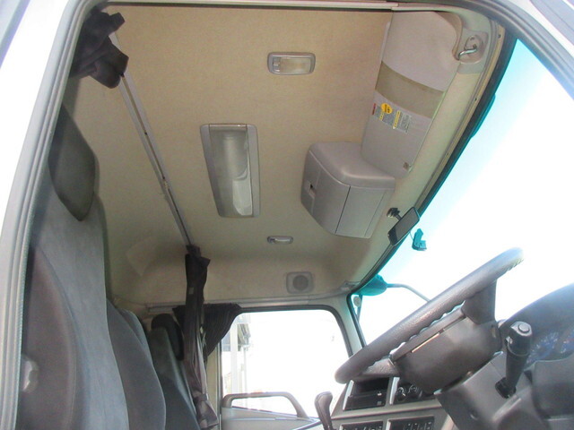 日産クオントレーラーヘッド（トラクターヘッド）大型（10t）[写真32]