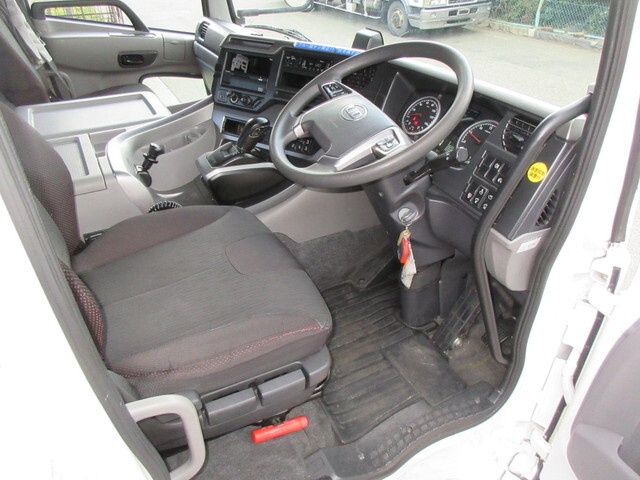 日産クオントレーラーヘッド（トラクターヘッド）大型（10t）[写真18]