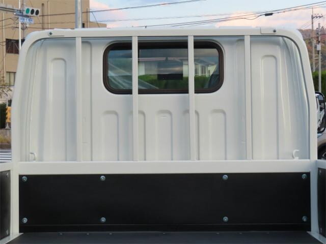 三菱ふそうキャンター平ボディ小型（2t・3t）[写真22]