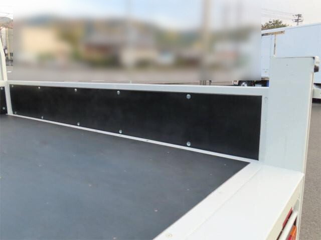 三菱ふそうキャンター平ボディ小型（2t・3t）[写真24]