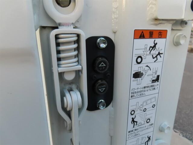 三菱ふそうキャンター平ボディ小型（2t・3t）[写真27]