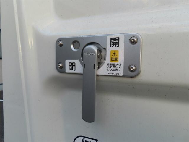 三菱ふそうキャンター平ボディ小型（2t・3t）[写真28]