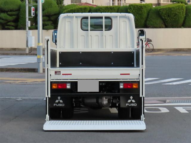 三菱ふそうキャンター平ボディ小型（2t・3t）[写真08]