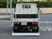 三菱ふそうキャンター平ボディ小型（2t・3t）[写真09]