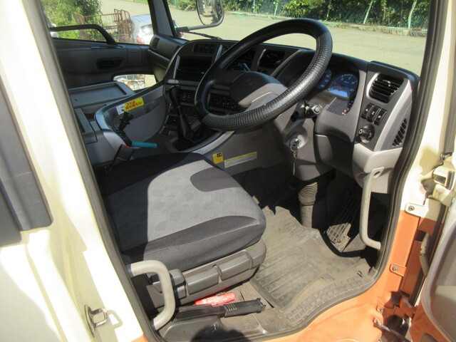 日産クオントレーラーヘッド（トラクターヘッド）大型（10t）[写真30]