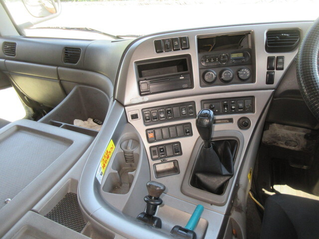 日産クオントレーラーヘッド（トラクターヘッド）大型（10t）[写真31]