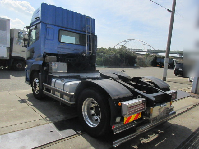 日産クオントレーラーヘッド（トラクターヘッド）大型（10t）[写真02]