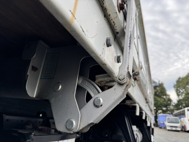 三菱ふそうファイター平ボディ中型（4t）[写真24]