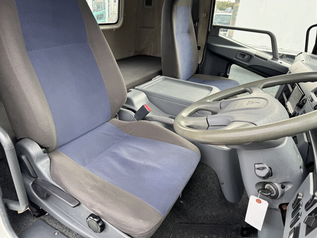 三菱ふそうファイター平ボディ中型（4t）[写真27]